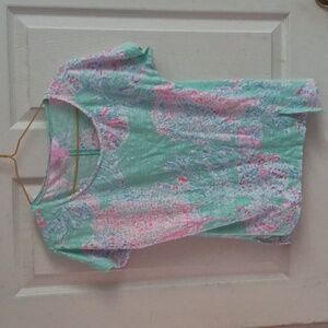 Lilly Pulitzer woman size XS Floral short sleeve t-shirt
